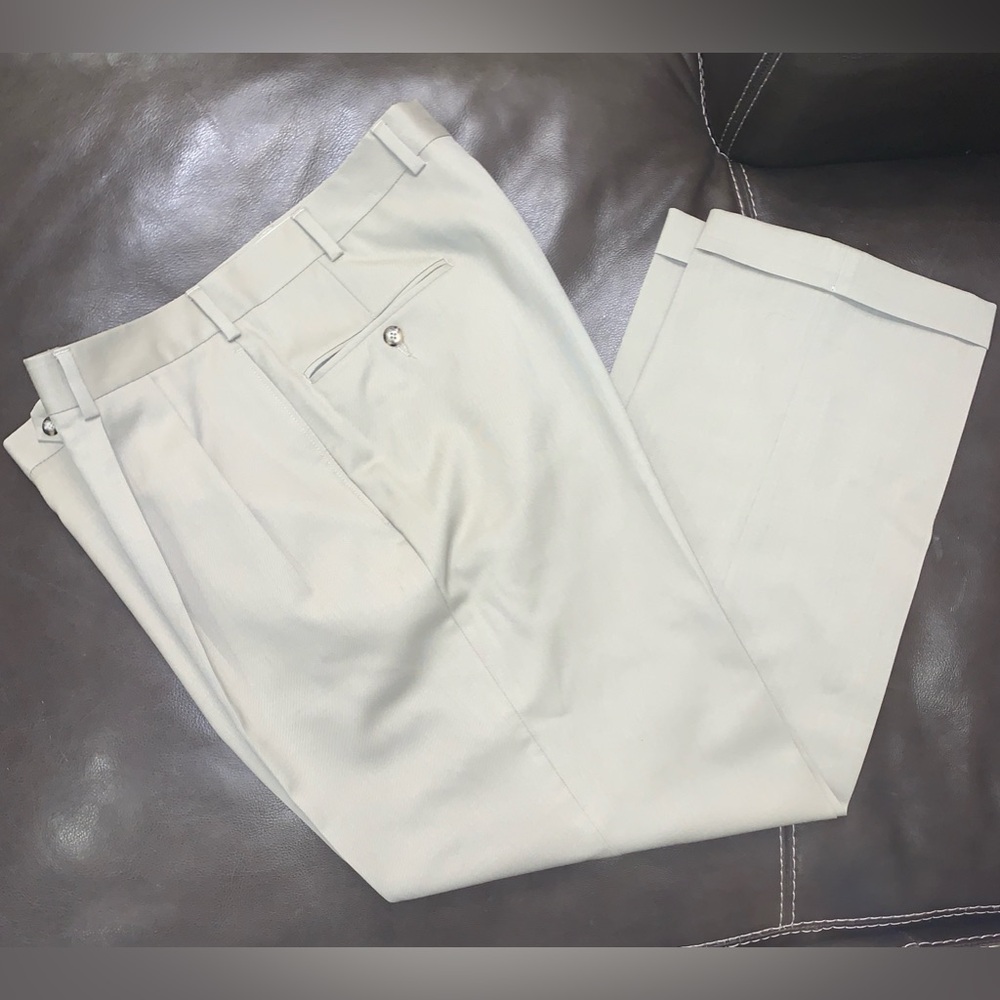 JOS A. BANK - Executiveive Suite Dress Slacks - Biege - pre-owned - 38 x 30